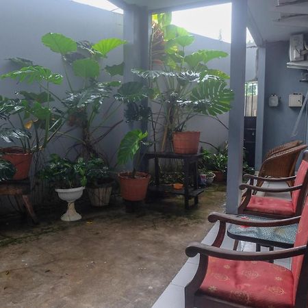Reddoorz At Lapangan Bandara Sam Ratulangi Manado Hotel Buitenkant foto