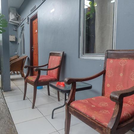 Reddoorz At Lapangan Bandara Sam Ratulangi Manado Hotel Buitenkant foto