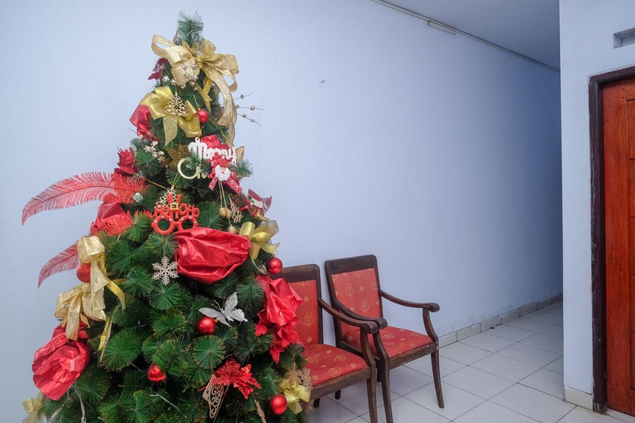 Reddoorz At Lapangan Bandara Sam Ratulangi Manado Hotel Buitenkant foto