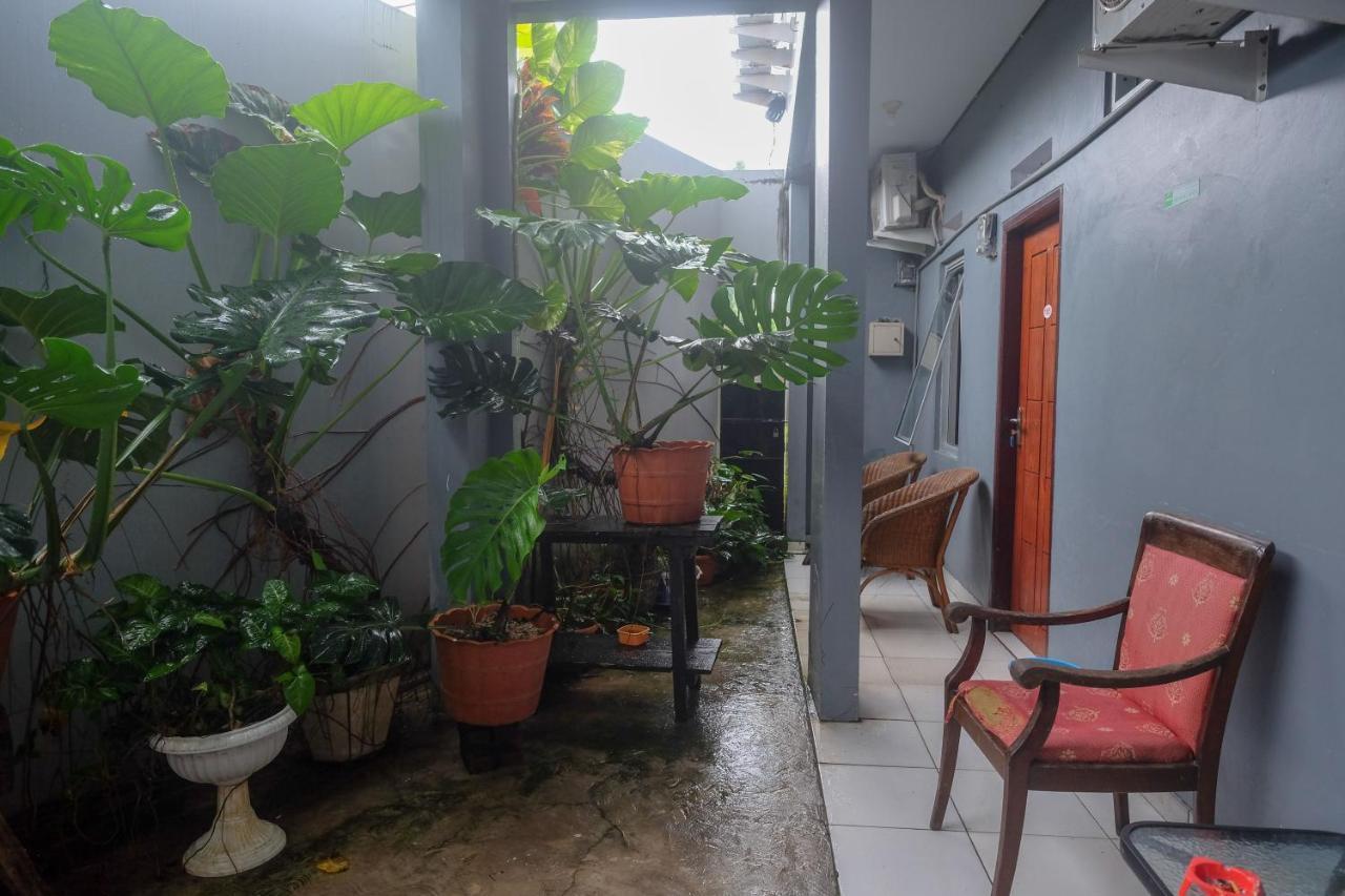 Reddoorz At Lapangan Bandara Sam Ratulangi Manado Hotel Buitenkant foto