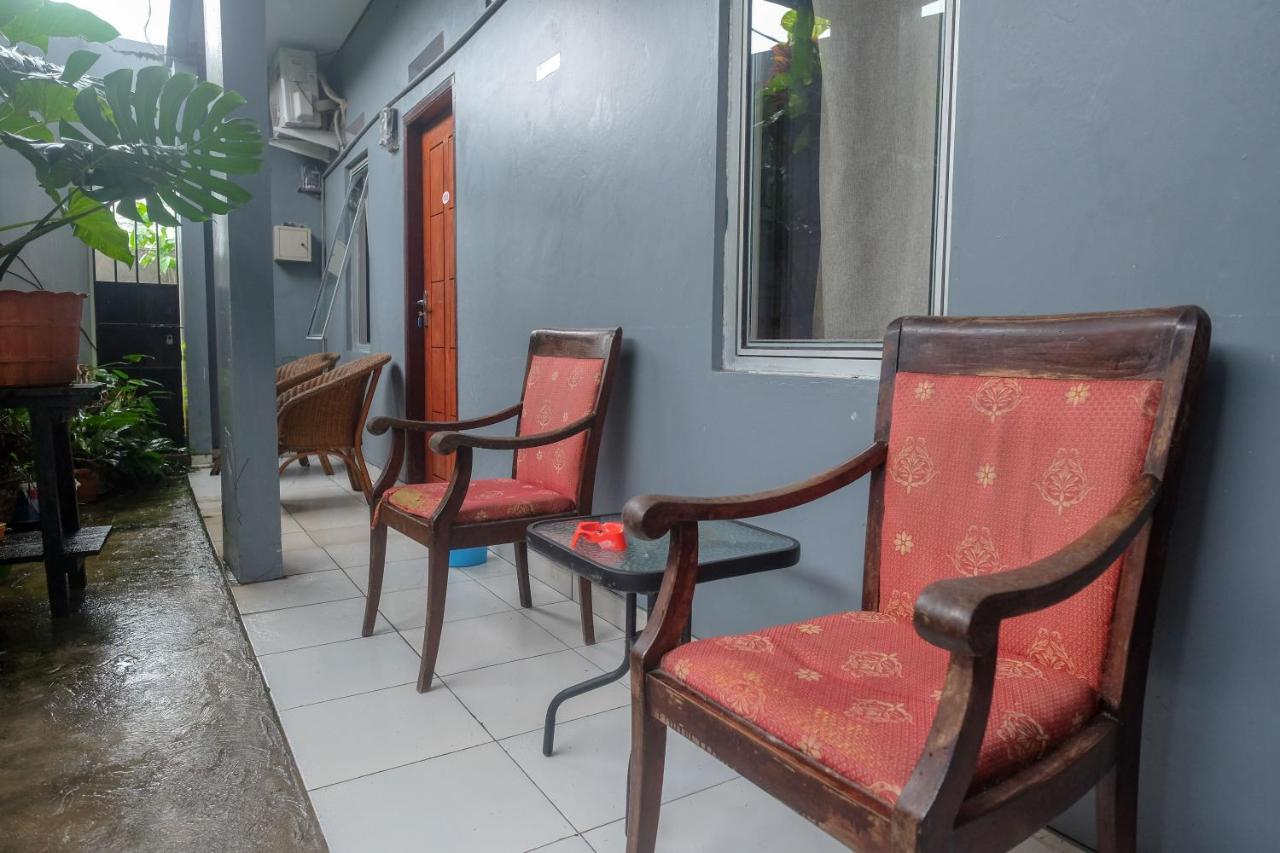 Reddoorz At Lapangan Bandara Sam Ratulangi Manado Hotel Buitenkant foto